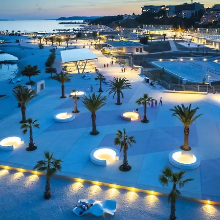 Znjan 50m ----seasun&relax---- Location * Split