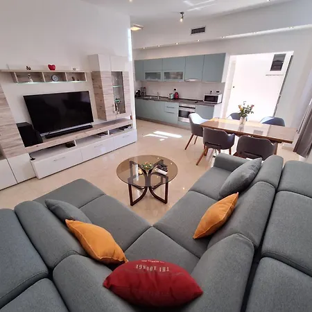 Znjan 50m ----seasun&relax---- Location Апартаменты Сплит