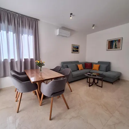 Znjan 50m ----seasun&relax---- Location Сплит