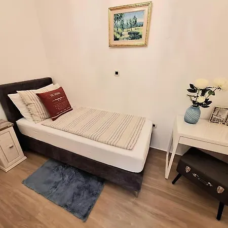 Znjan 50m ----seasun&relax---- Location Апартаменты Сплит