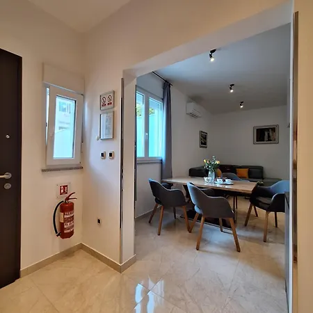 Znjan 50m ----seasun&relax---- Location Apartment Split