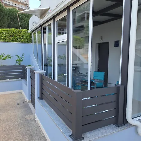 Апартаменти Znjan 50m ----seasun&relax---- Location